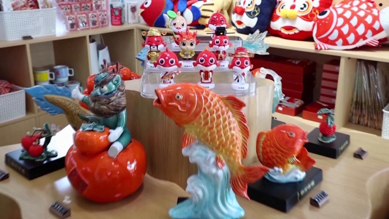 Video thumbnail for China: Koi fish become cultural draw in south China.