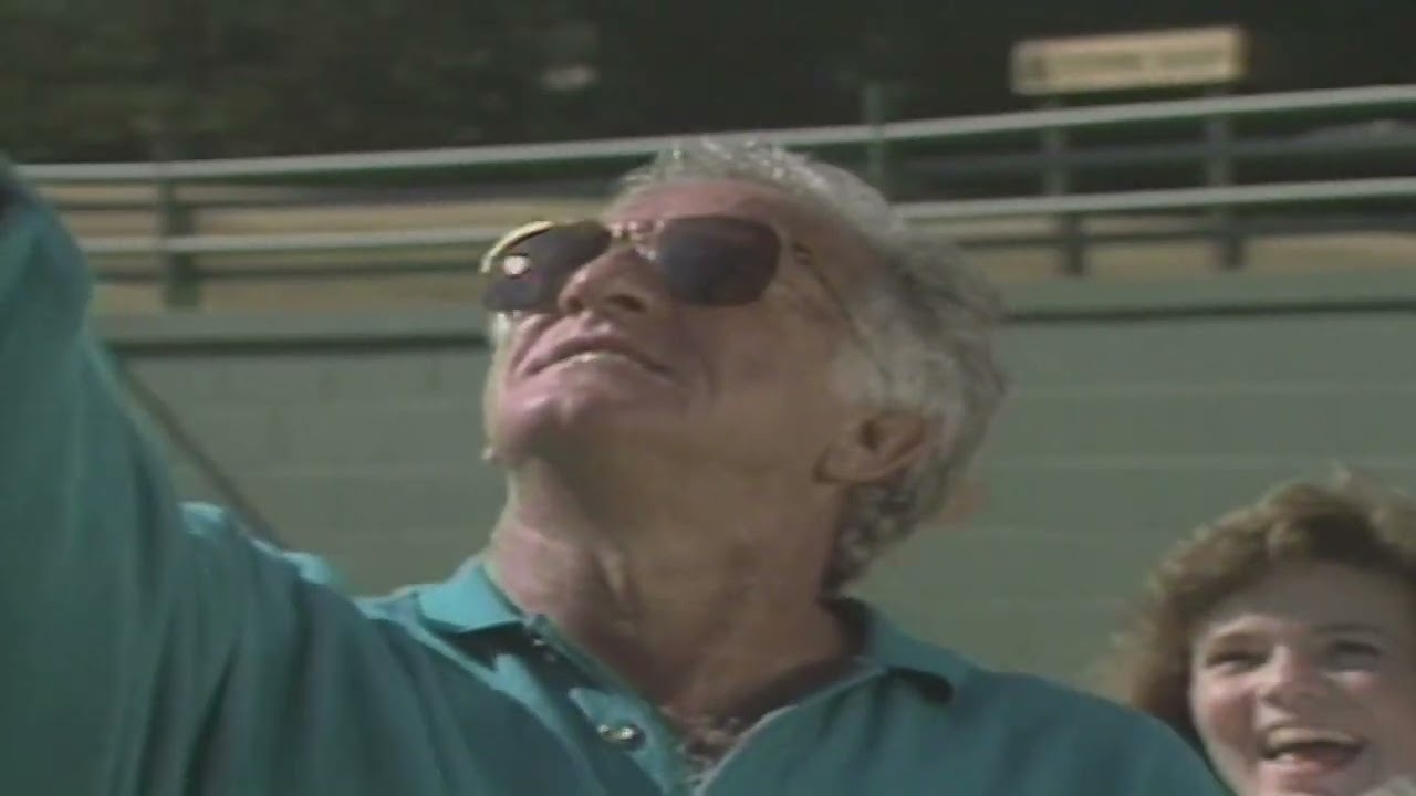 Video thumbnail for Bob Uecker introduces Dan Wiles for Ep 18 of The Wacky World of Sports