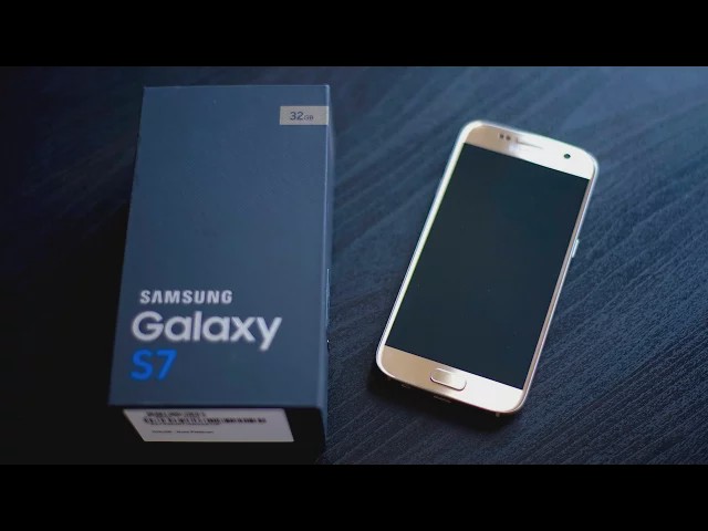 Video thumbnail for Samsung Galaxy S7 Unboxing & First impressions
