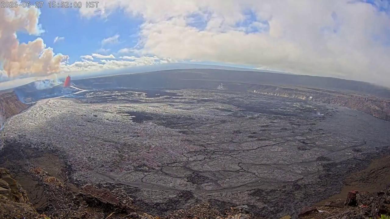 Video thumbnail for US: Towering Lava Fountains And Flows Light Up Kilauea Crater In Hawaii.