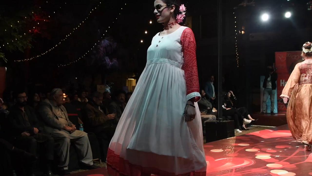 Video thumbnail for Pakistan: Fashion Show in Islamabad 4.