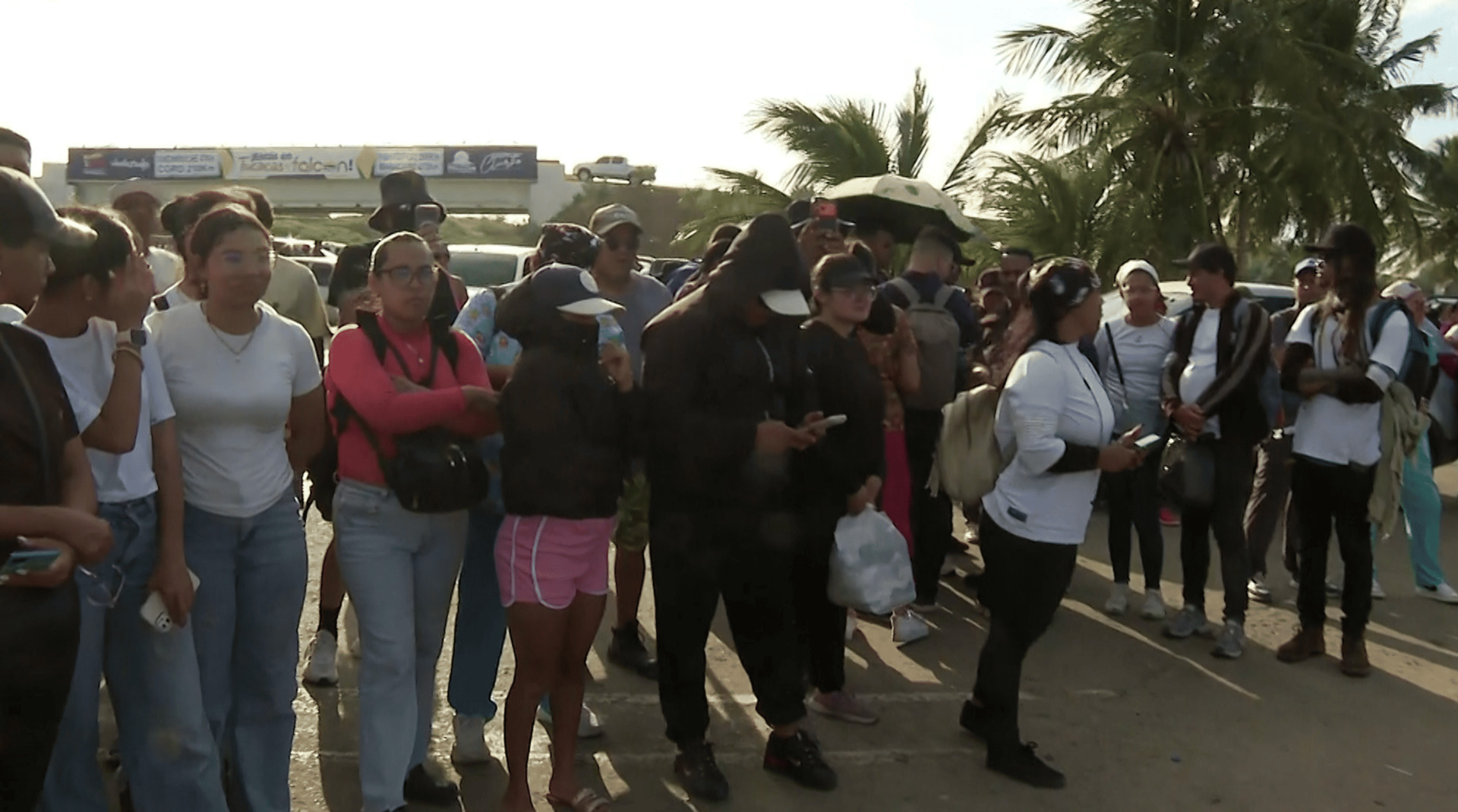 Video thumbnail for Anger grows in Venezuela as citizens blocked from aiding earthquake rescue