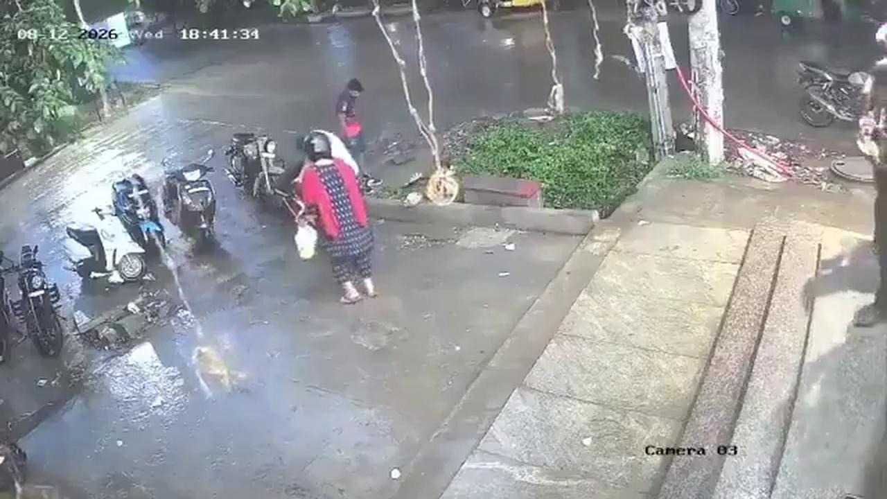 Video thumbnail for India: Cyclist falls into open manhole in Bengaluru.