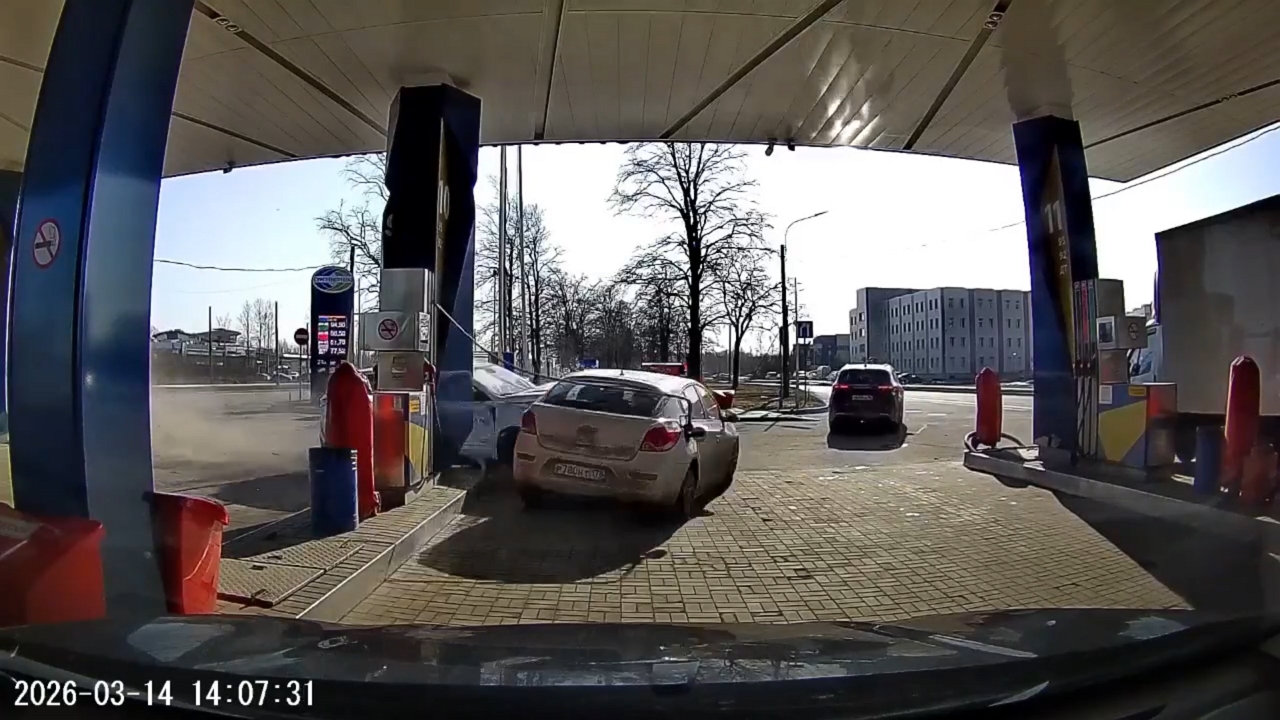 Video thumbnail for Wild Swerve Sparks Crash at St. Petersburg Gas Station