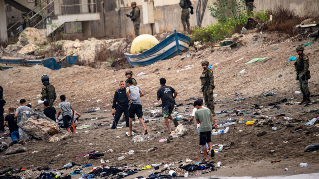 Video thumbnail for EU calls for 'united action' on border protection after Ceuta mass crossing
