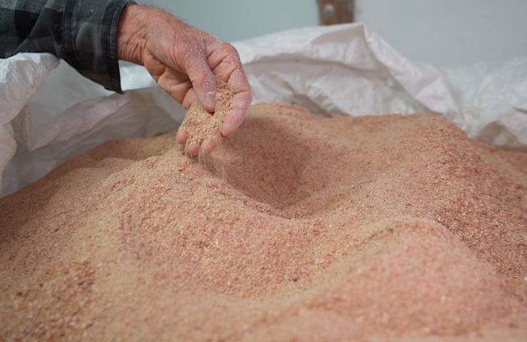 Video thumbnail for Made in Hudson Valley: Dutchess County farm keeps traditional stone milling alive through locally sourced grains