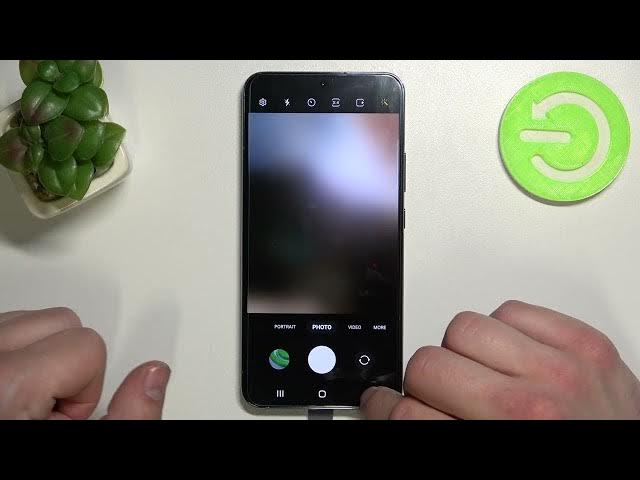 Video thumbnail for How to Take Selfie Using Palm Gesture on SAMSUNG Galaxy S22+ // Shooting Methods