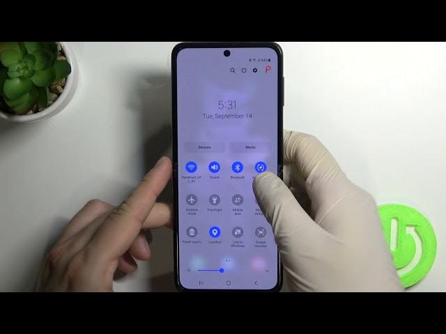 Video thumbnail for How to Find and Turn On  Flashlight in SAMSUNG Galaxy Z Flip3 - Activate Flashlight