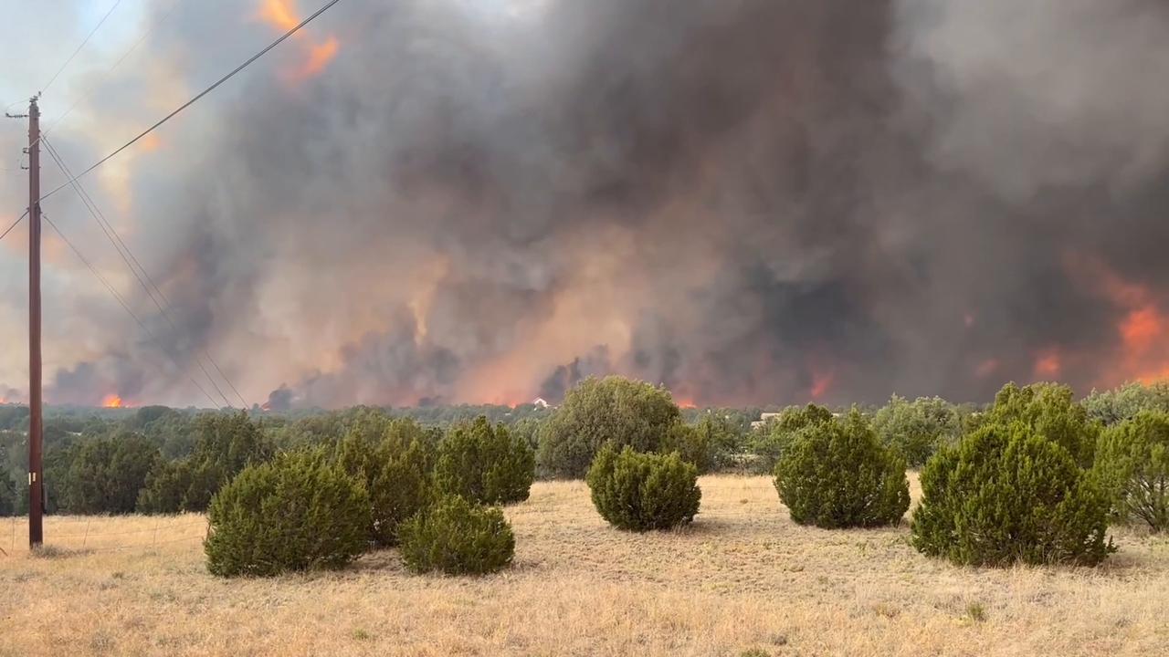 Video thumbnail for US: Firefighters continue battling Aspen Acres Fire in Colorado.