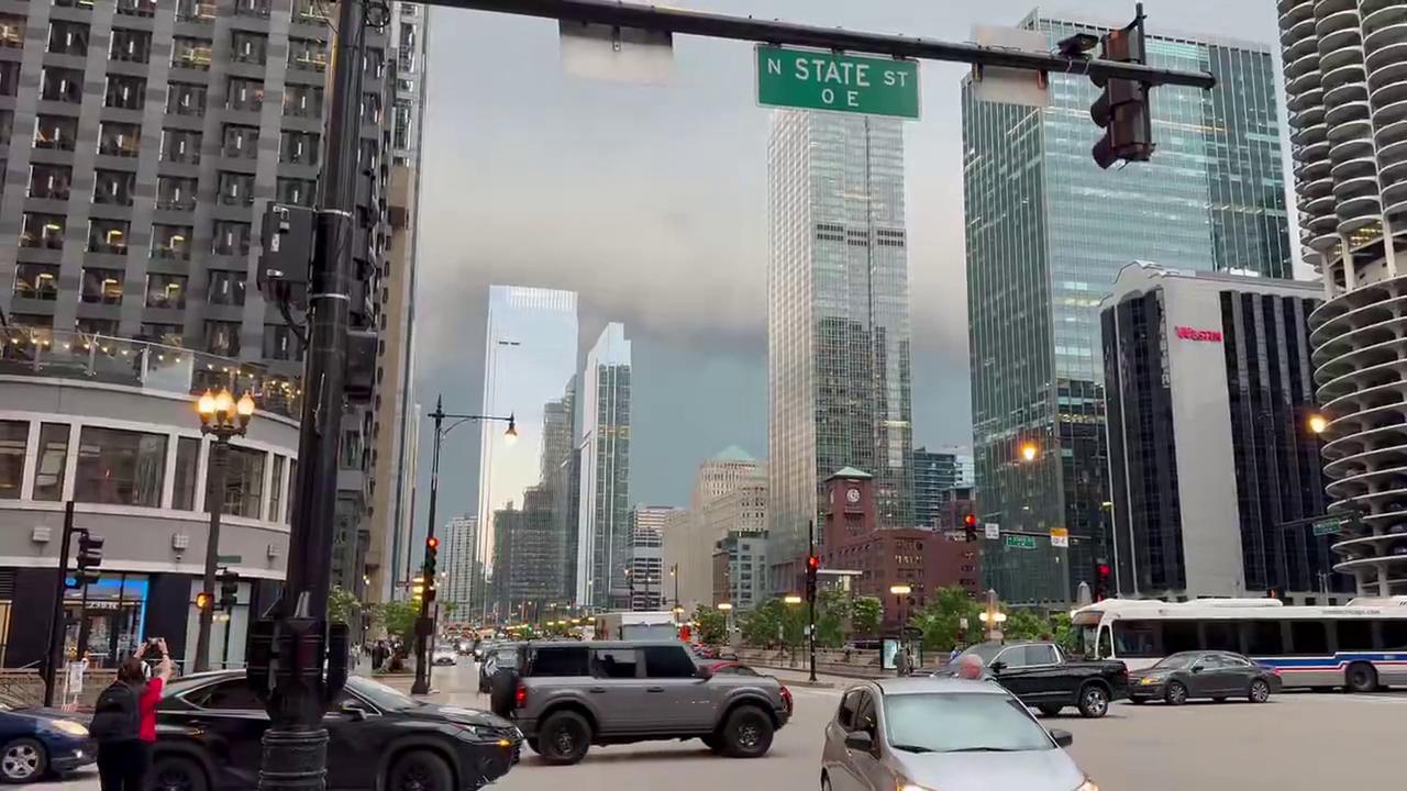 Video thumbnail for US: Storm Clouds Roll Into Chicago.
