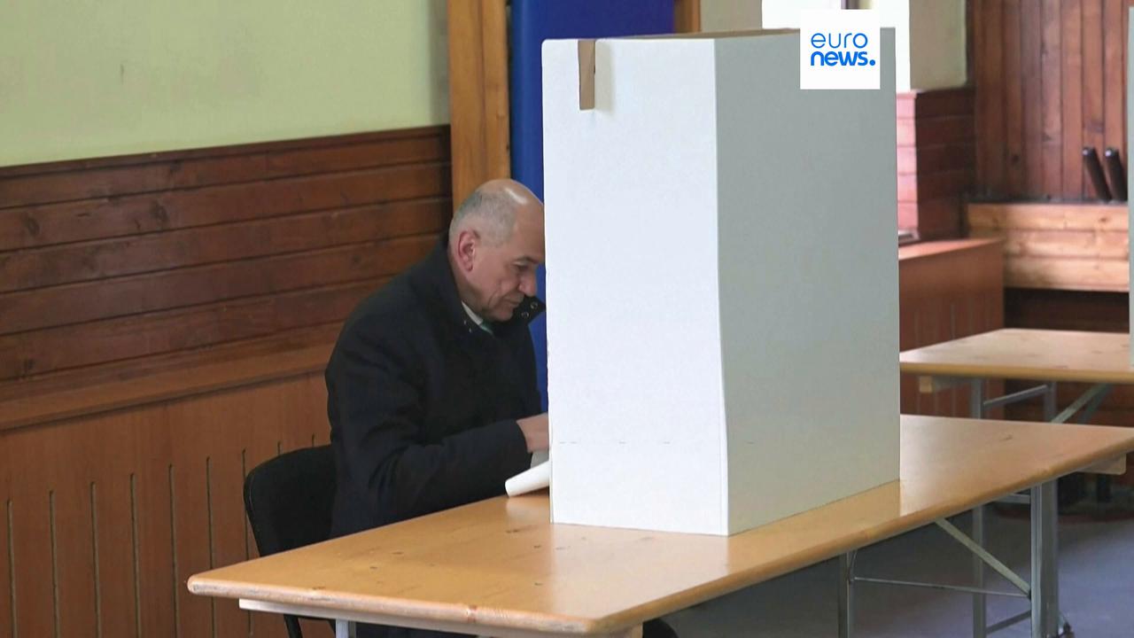Video thumbnail for Slovenia parliamentary elections: Governing liberals face right-wing conservatives