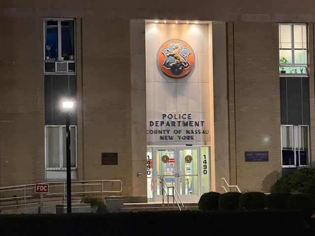 Video thumbnail for Nassau County faces deadline to end ICE partnerships, per new state law
