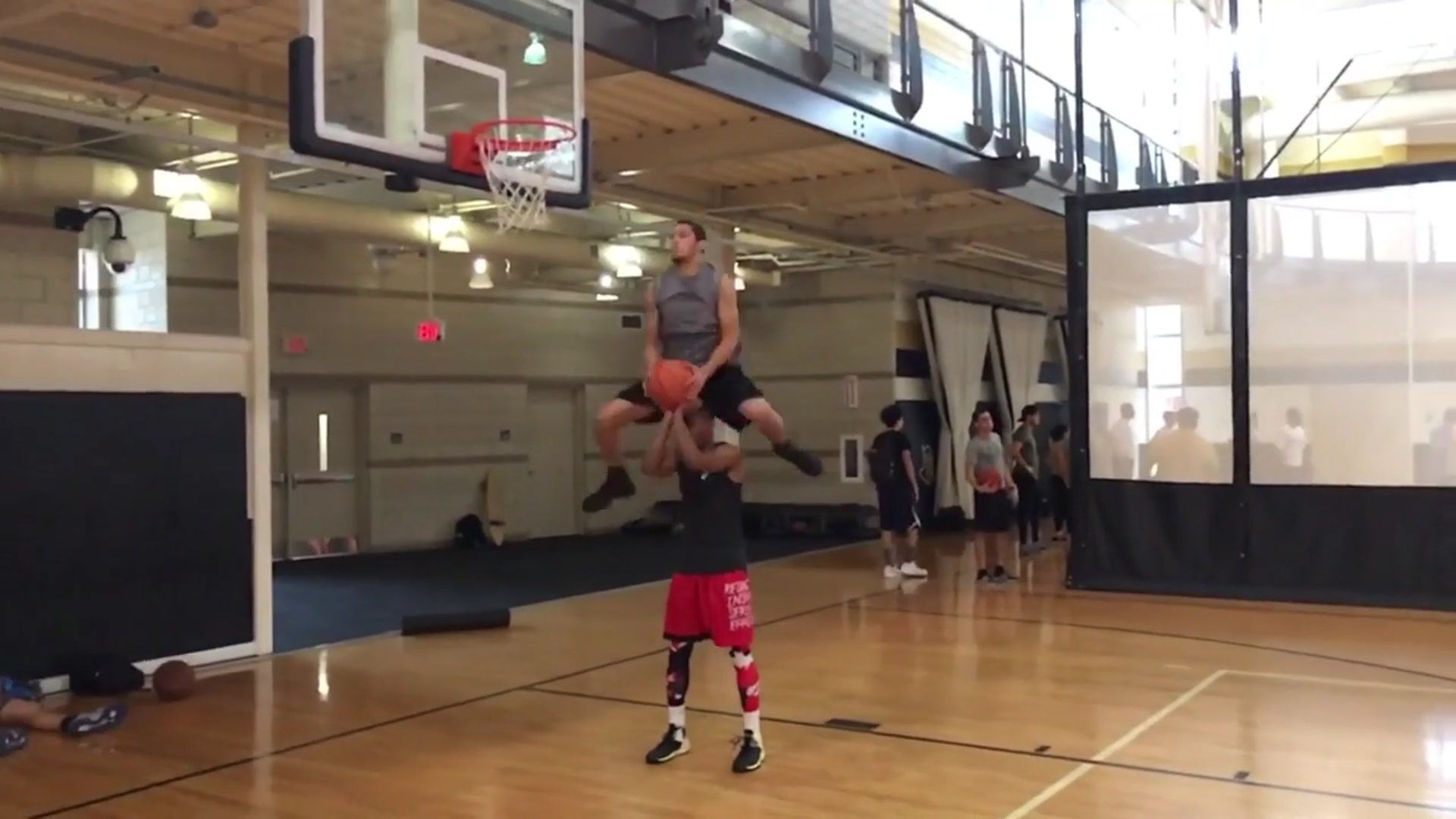 'Video thumbnail for Isaiah and CJ | 10 Foot Dunk Session'