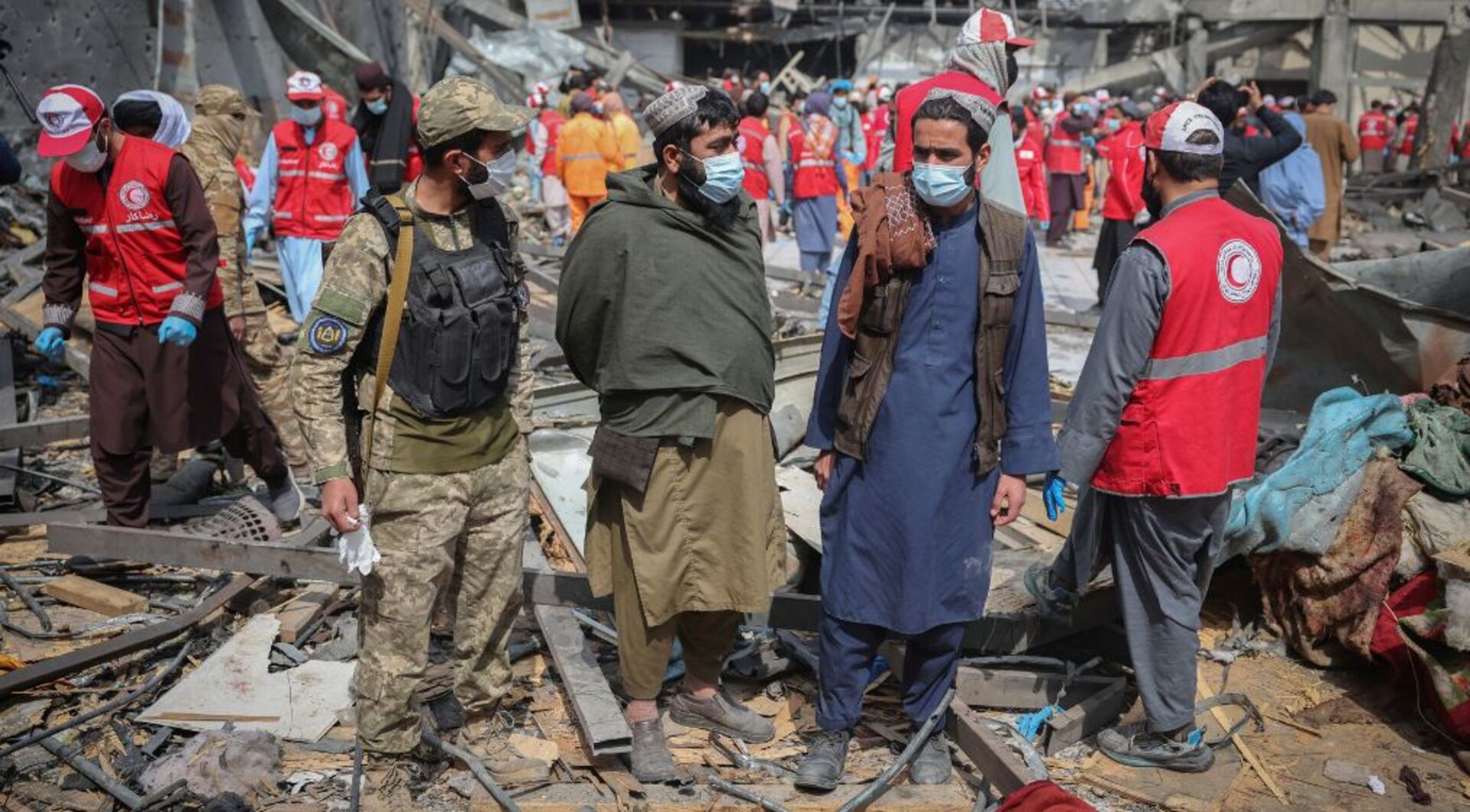 Video thumbnail for Afghanistan accuses Pakistan of killing 400 in attack on Kabul hospital