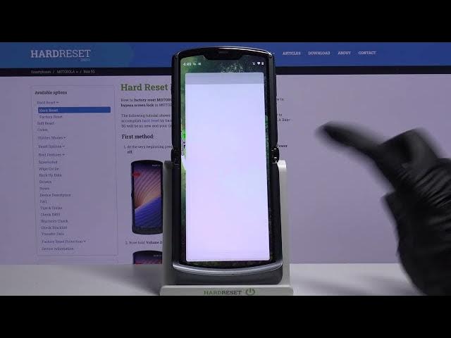 Video thumbnail for How to Activate High Contrast Text on Motorola RAZR 5G – Personalize Display
