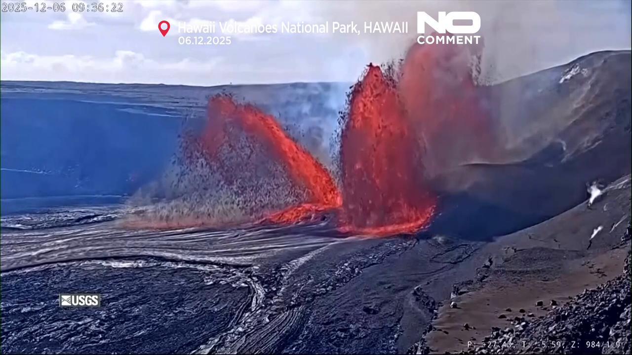 Video thumbnail for Kilauea volcano resumes eruptions with new lava fountains