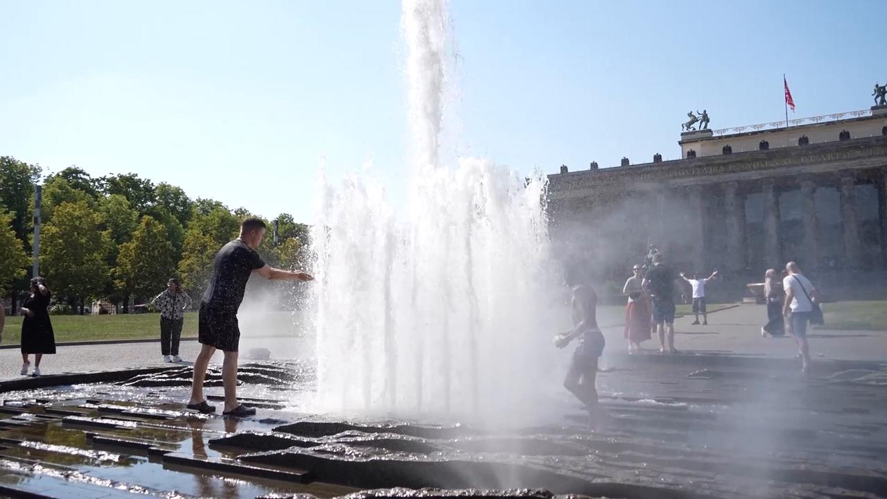 Video thumbnail for Germany: Berlin residents seek relief as heat wave grips Germany.