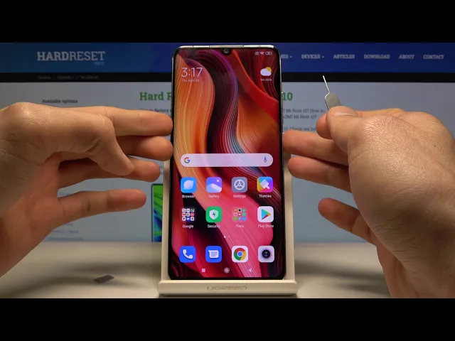 Video thumbnail for How to Insert Nano SIM to XIAOMI Mi Note 10 - Input SD Card