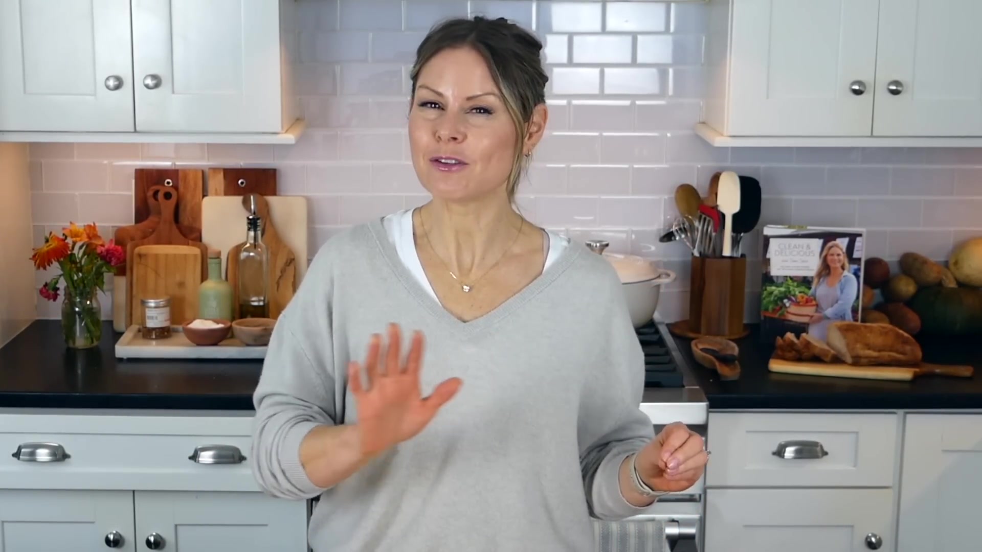 Video thumbnail for The MOST DELICIOUS VEGETARIAN CHILI ¦ Hearty, Nourishing & Comforting (1080p 60fps)