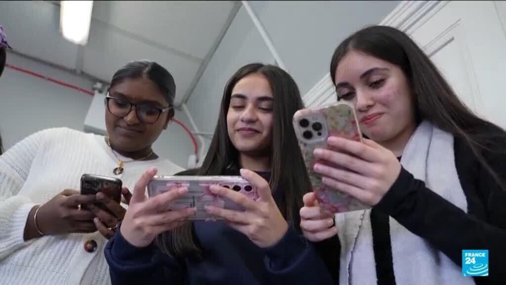 Video thumbnail for UK to ban social media for under-16s