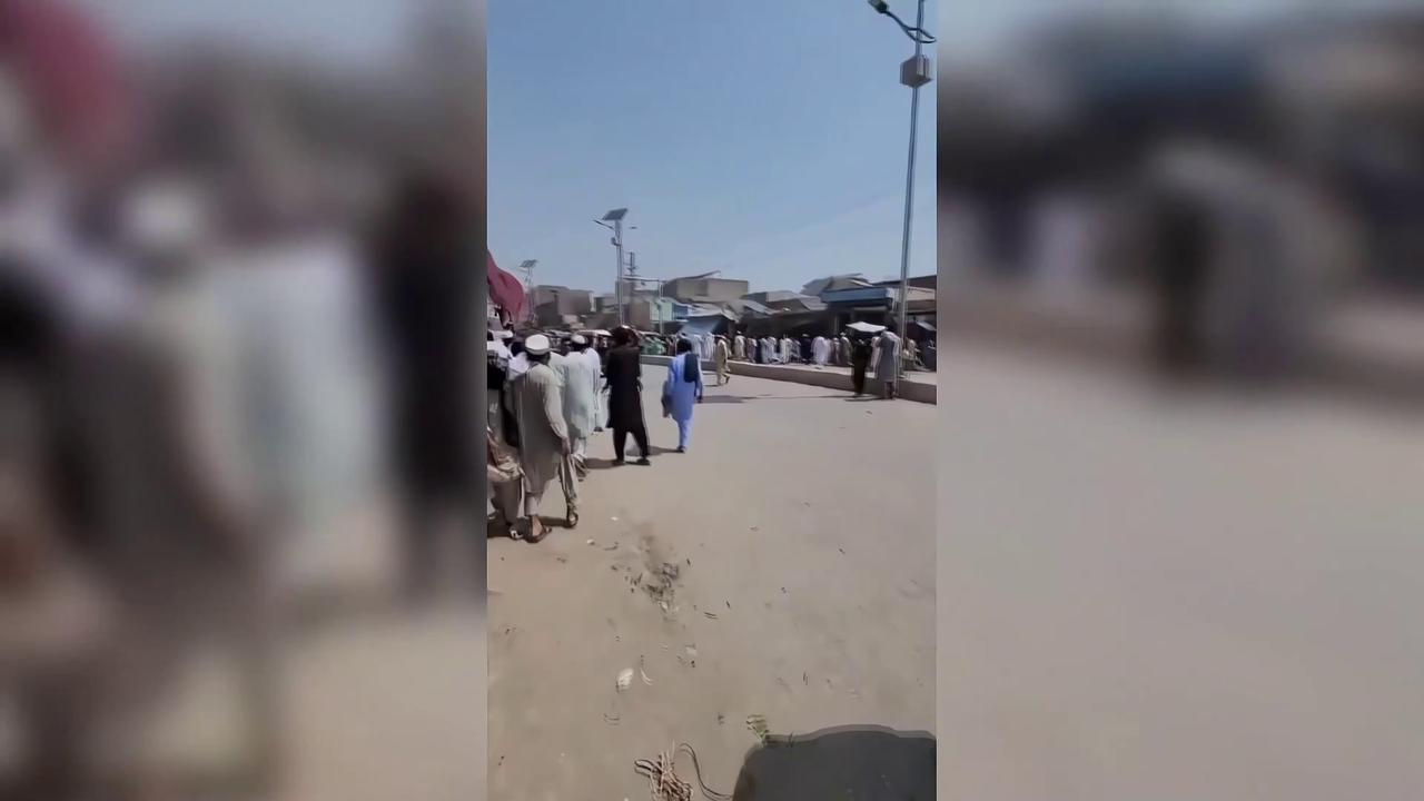 Video thumbnail for Pakistan: Deadly blast targets police in Lakki Marwat.