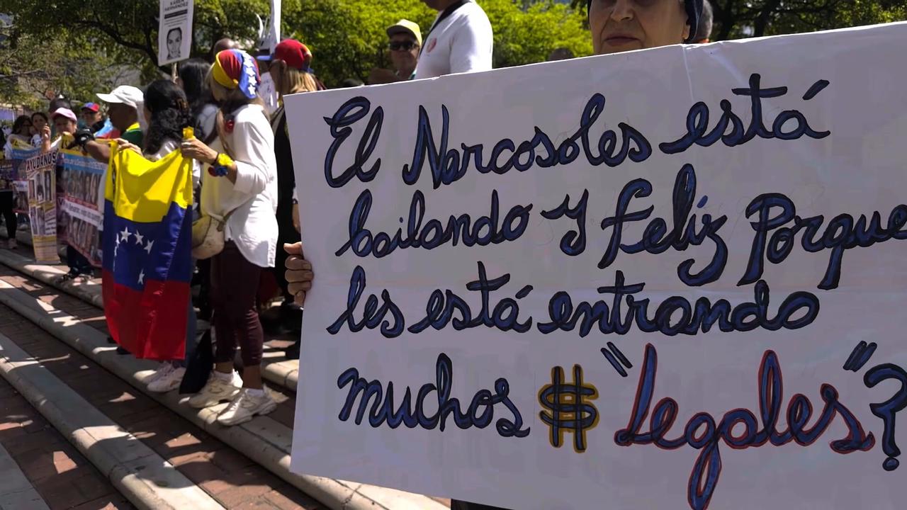 Video thumbnail for Venezuela: Venezuelan workers rally in Caracas, deliver petition to U.S. Embassy.