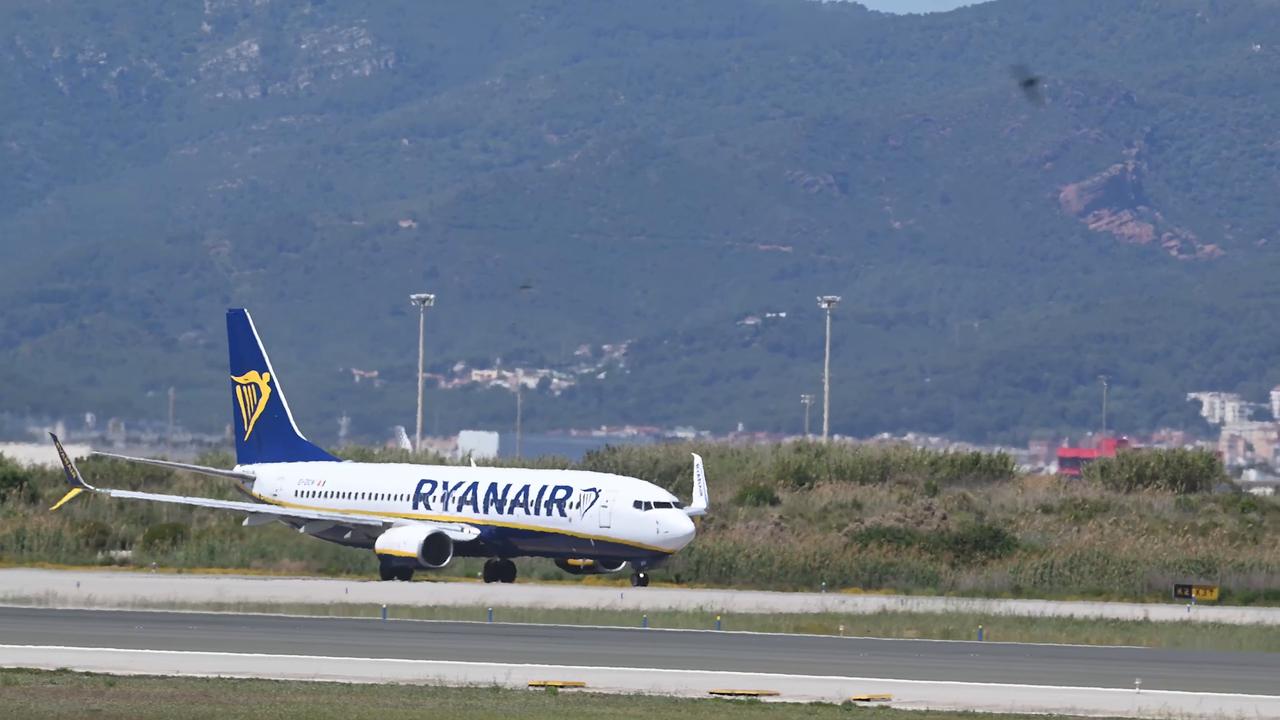 Video thumbnail for Spain: Airlines in Spain impose fuel surcharges on tickets as jet fuel prices rise.