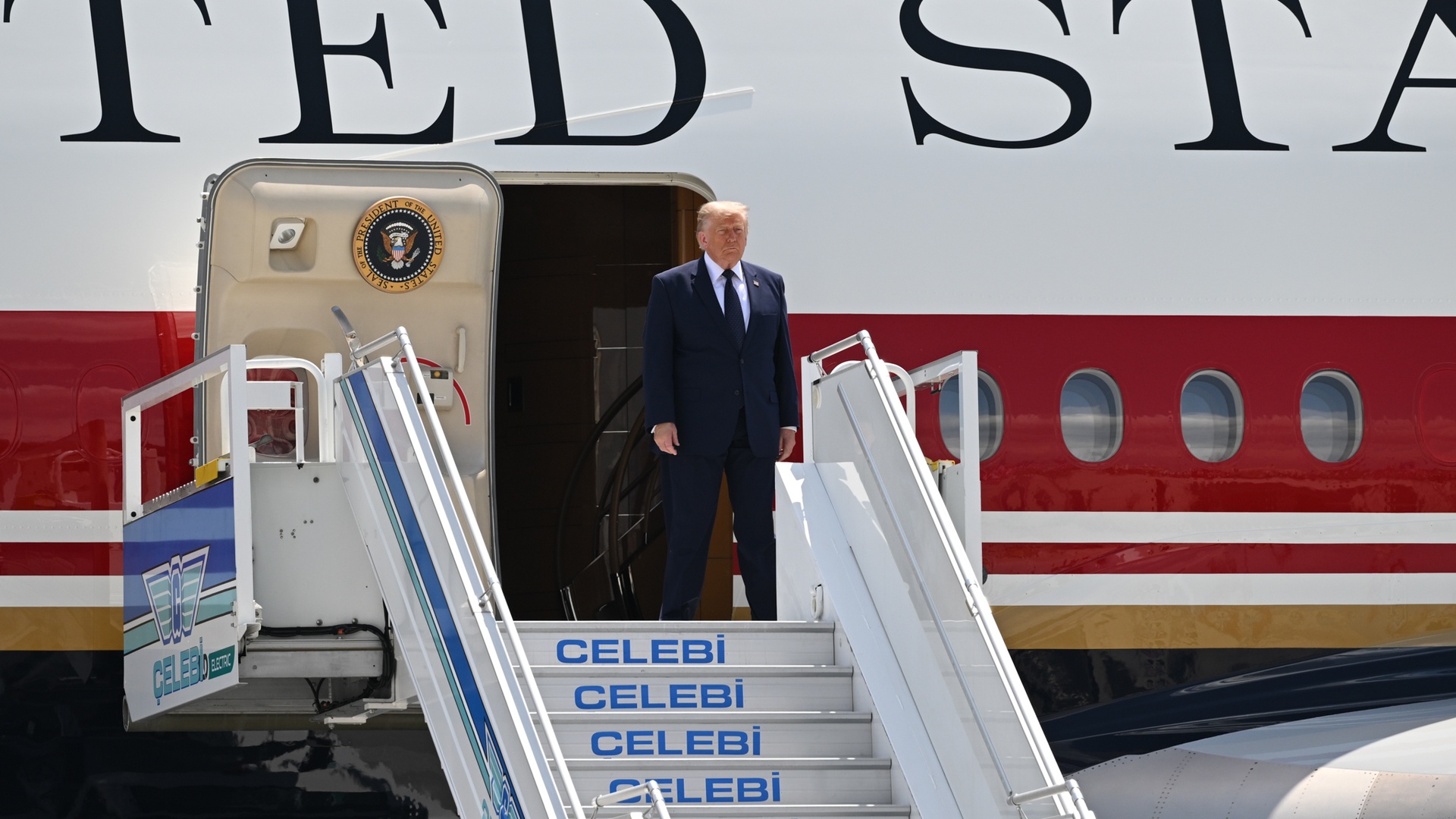 Video thumbnail for Trump boarded Air Force One in Turkey, then pulled a secret switch over Iran threat