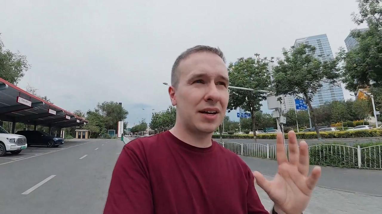 Video thumbnail for China: British vlogger witnesses how Xinjiang enjoys fruits of China's green energy boom.