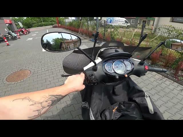 Video thumbnail for How to Enable or Disable Turn Signals in Piaggio Beverly ( 2021 – now ) - Use Turn Signals