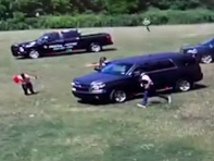 Video thumbnail for Video shows East Hanover officers tackle suspects following shoplifting incident