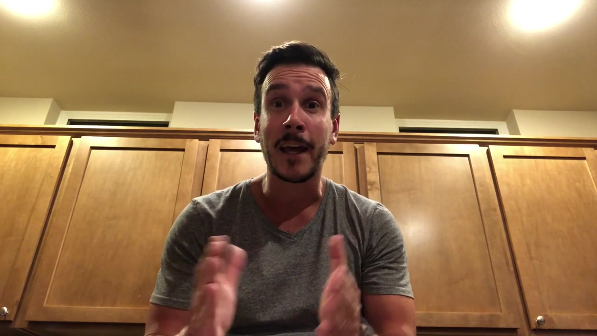 Video thumbnail for Apple and Strawberry Dehydrated Chips(720P_HD)