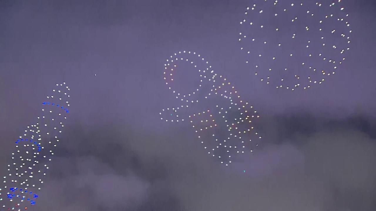 Video thumbnail for China: Drone Show Lights Up Victoria Harbour in Hong Kong.