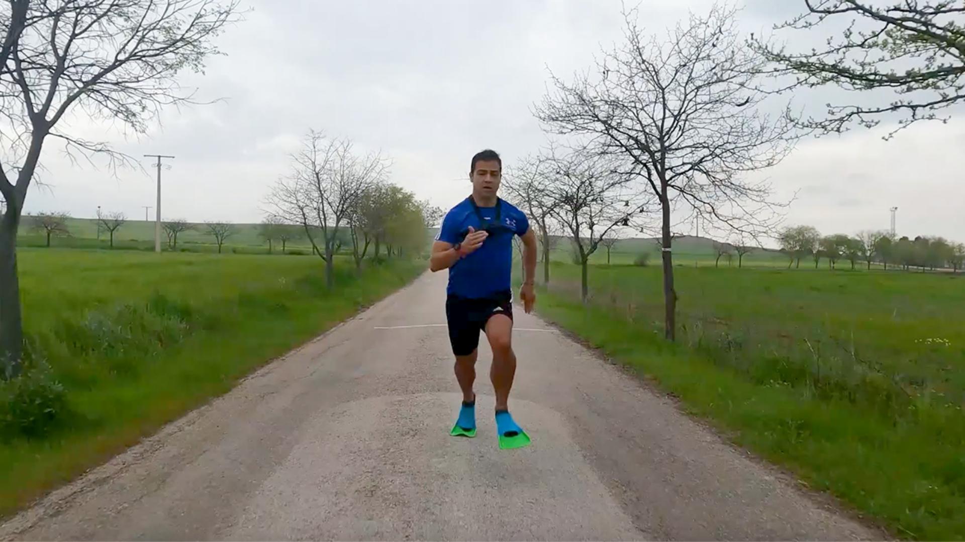 Video thumbnail for Fastest 400m wearing swim fins (male) - 56.91 seconds by Christian Roberto Lopez Rodriguez