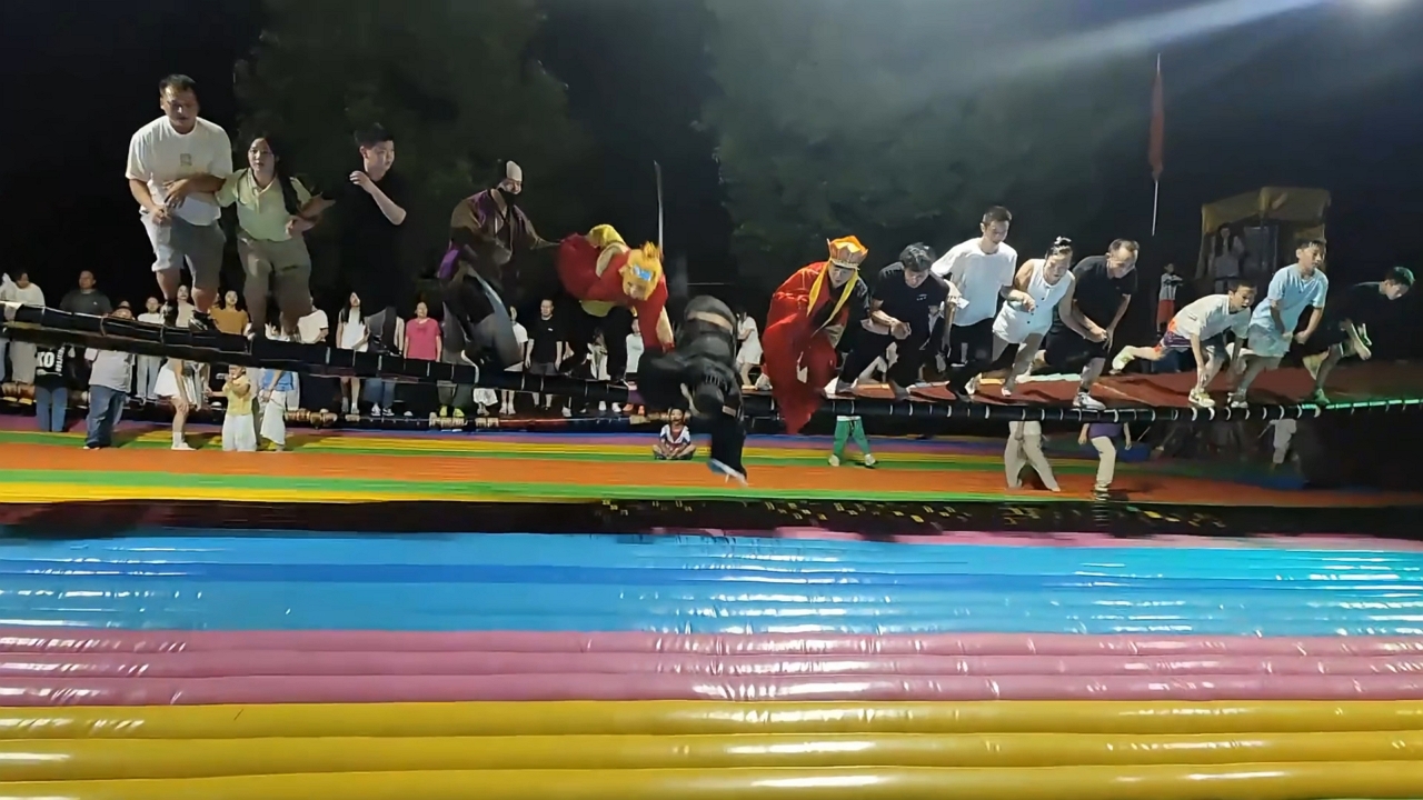 Video thumbnail for Pigsy Stumbles on Wobbly Bridge in Hubei Game