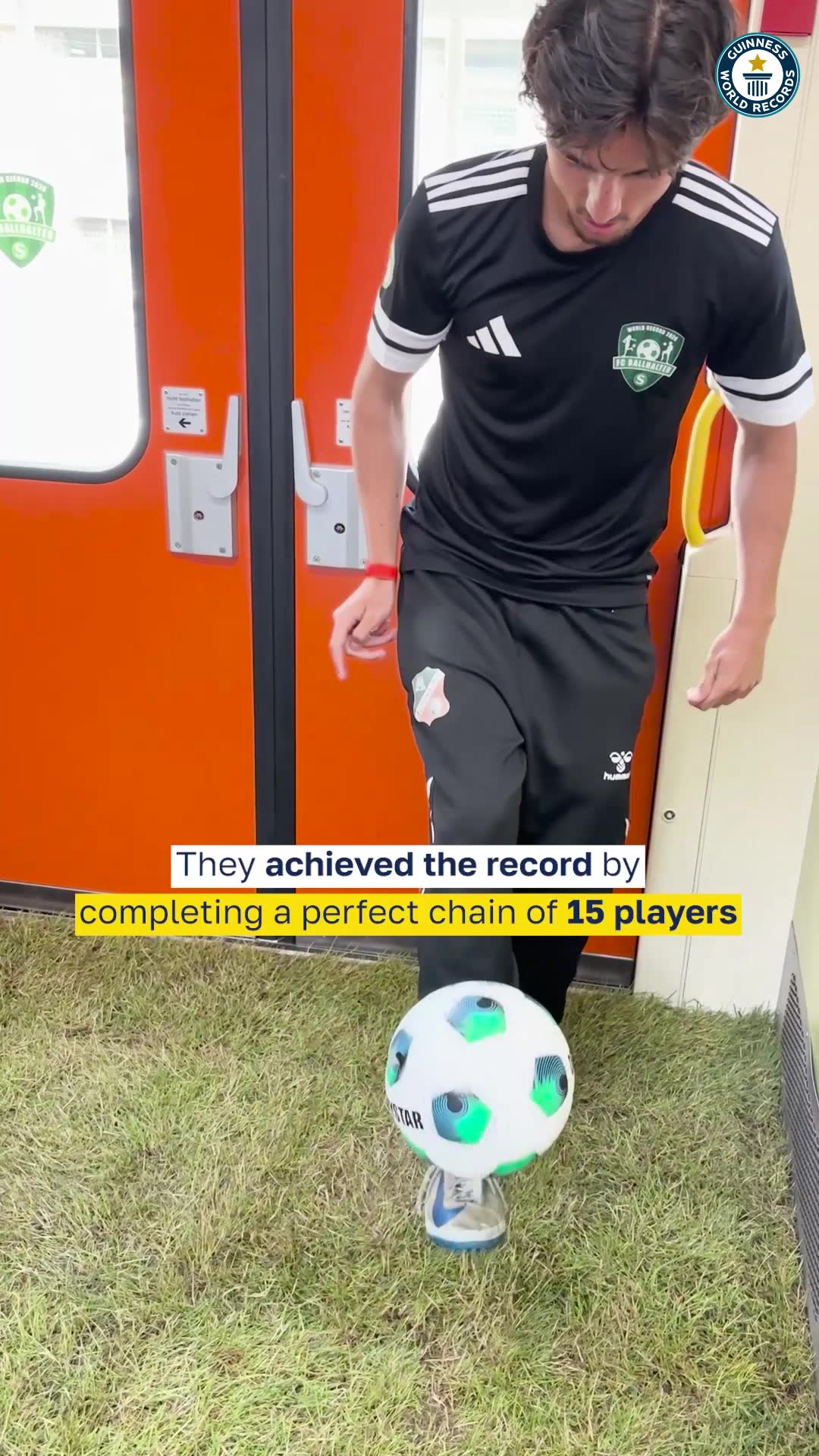 Video thumbnail for Longest sequential football juggle relay - 15 by S-Bahn Hamburg GmbH, Altona 93 and HSV
