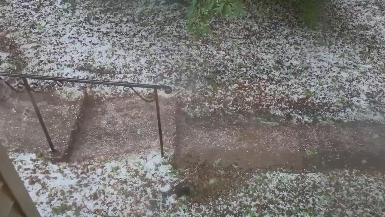 Video thumbnail for US: Severe Hail Pounds Twin Cities as Thunderstorms Roll Across Minnesota.