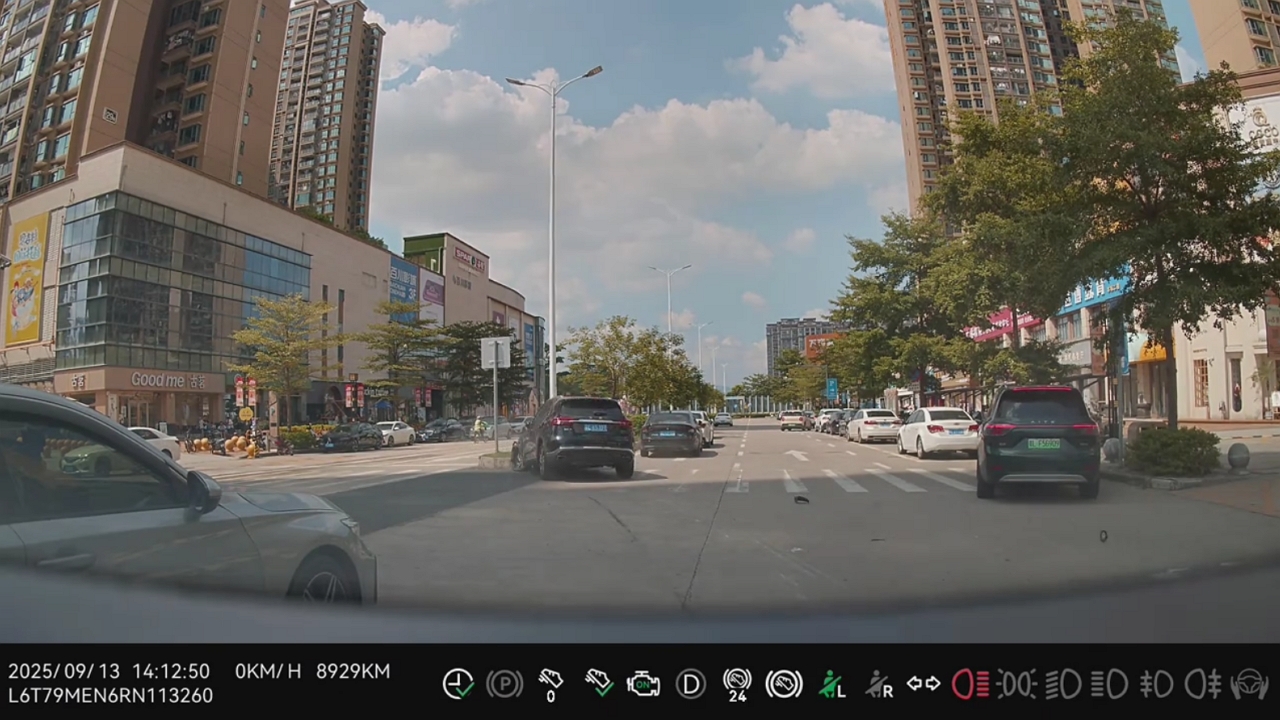 Video thumbnail for Dashcam Catches Wild Crash in Guangdong