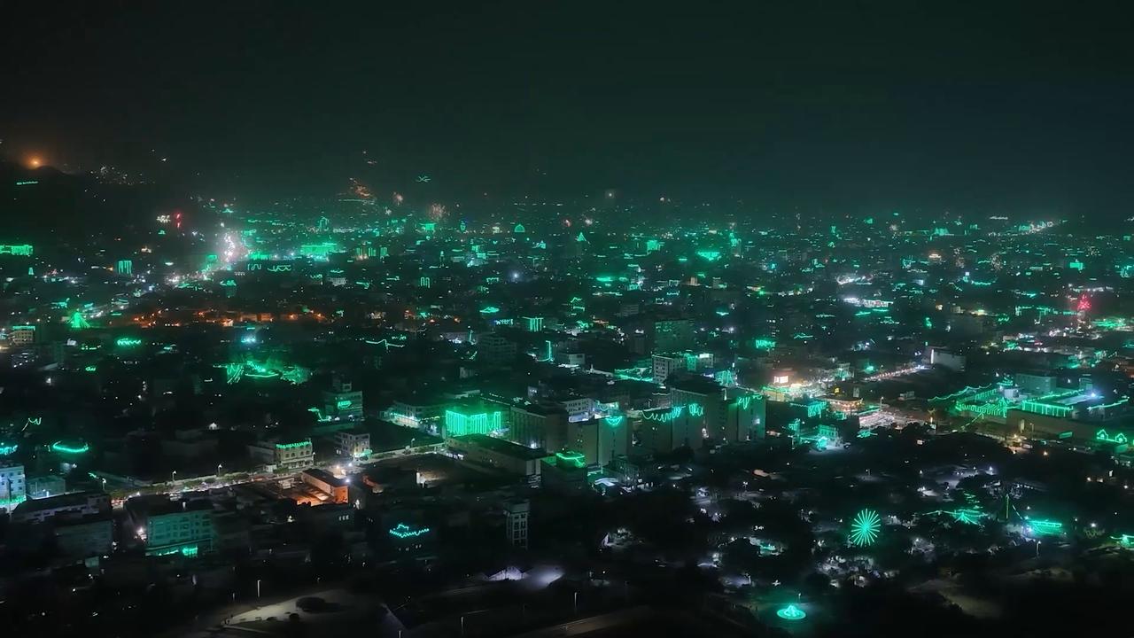 Video thumbnail for Yemen: Fireworks, green illuminations light up Sana'a night sky for Mawlid al-Nabi.