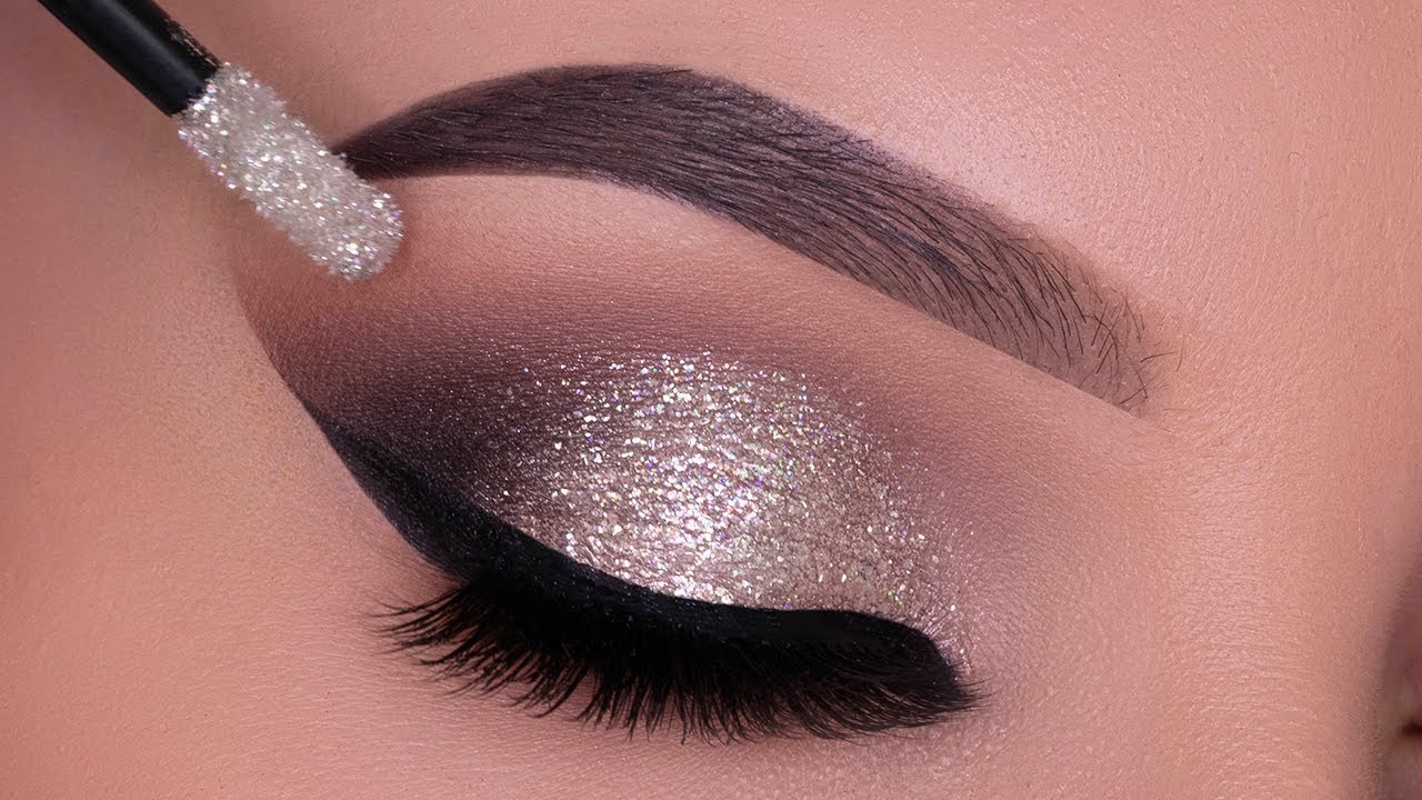 Video thumbnail for Glitter Smokey Eyes for New Year's Eve Tutorial | Party Makeup