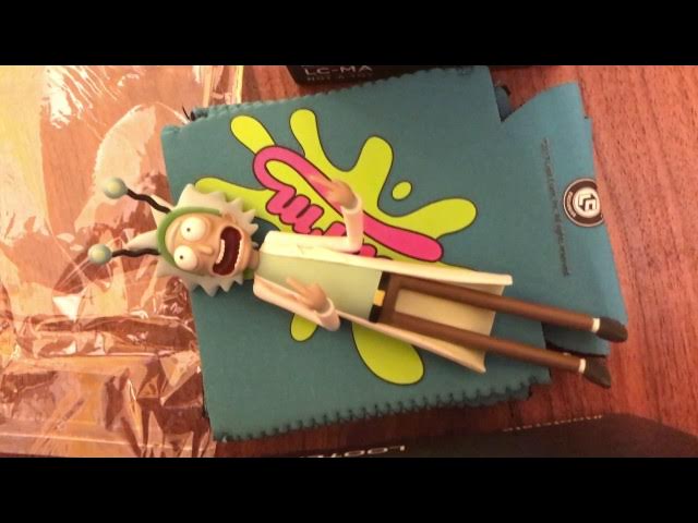 Video thumbnail for Unboxing/Review Loot Crate July 2017