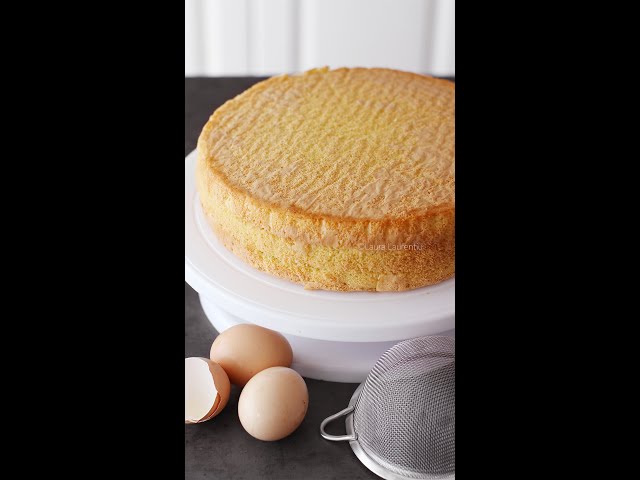 Video thumbnail for Blat de tort simplu  fără praf de copt, pandișpan clasic cu vanilie, rețetă simplă | Laura Laurențiu