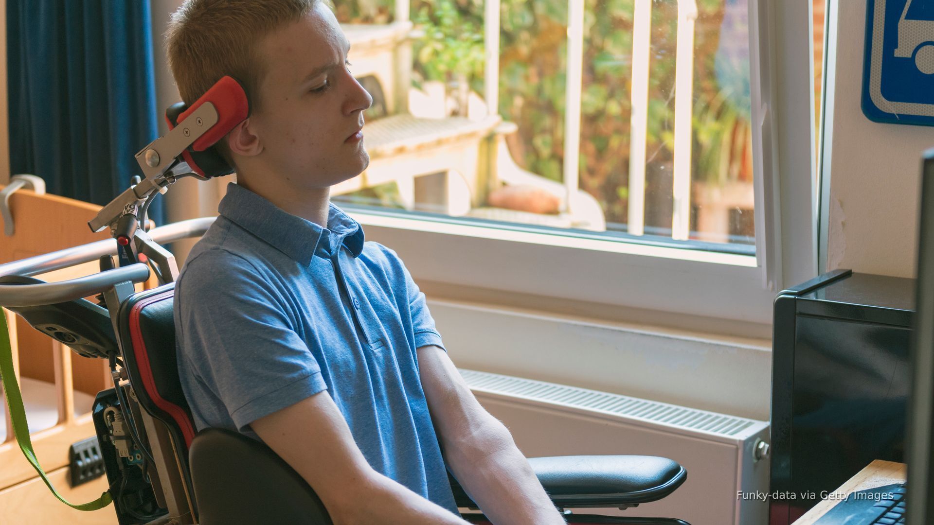 Video thumbnail for Apple backs brain-chip tech to control devices using thought