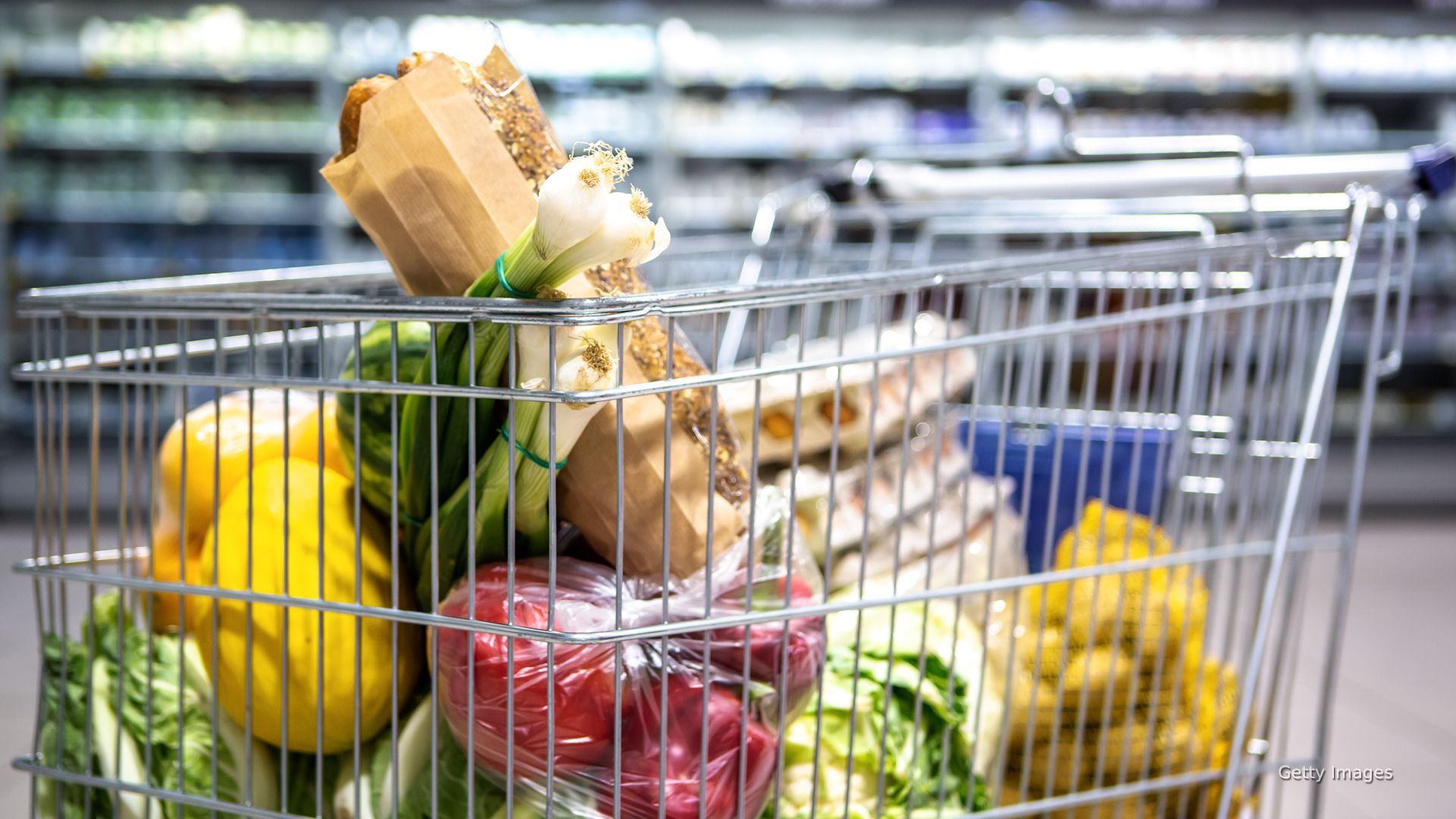 Video thumbnail for Holiday feasts meet gut grief as doctors urge smarter seasonal snacking