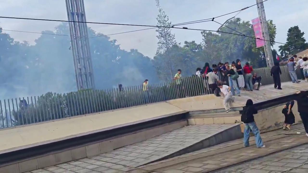 Video thumbnail for France: Police Fire Tear Gas at Student Protesters in Montpellier.