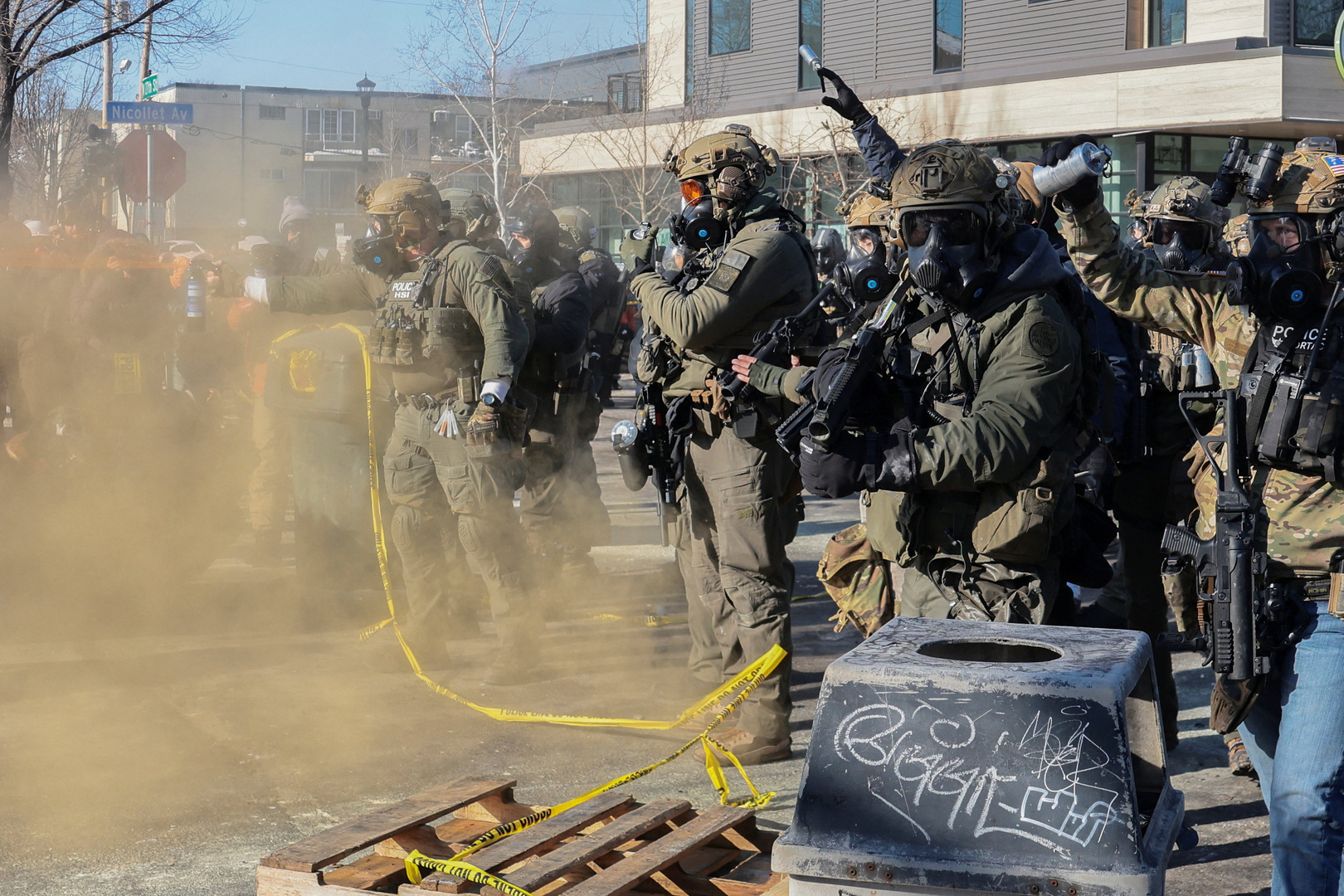 Video thumbnail for US federal agents shoot and kill US citizen in Minneapolis