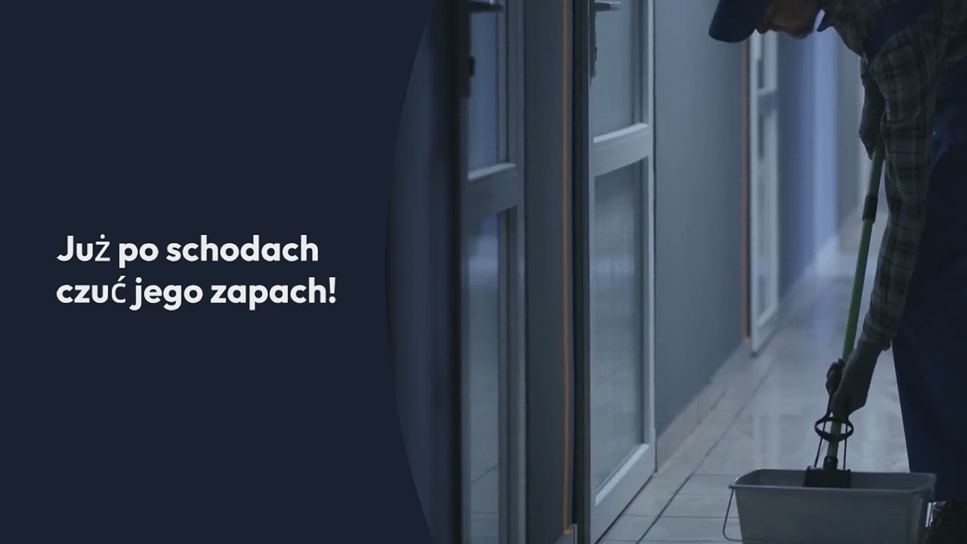 Video thumbnail for Tak przygotowuję szorowarkę do podłóg: prosto i ekonomicznie. Już po schodach czuć jego zapach!