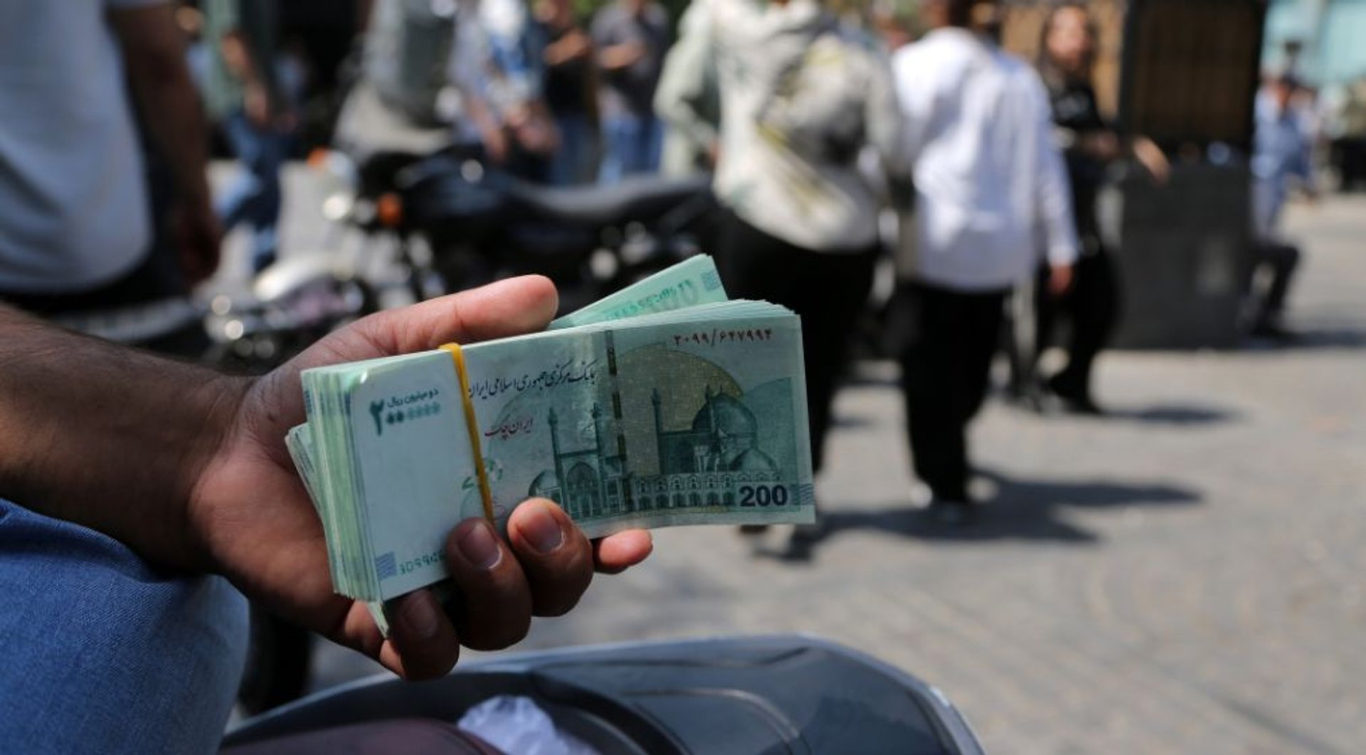 Video thumbnail for Iranian rial hits new low as US sanctions pile pressure on economy