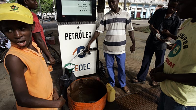 Video thumbnail for São Tomé voters demand jobs and action as young people leave