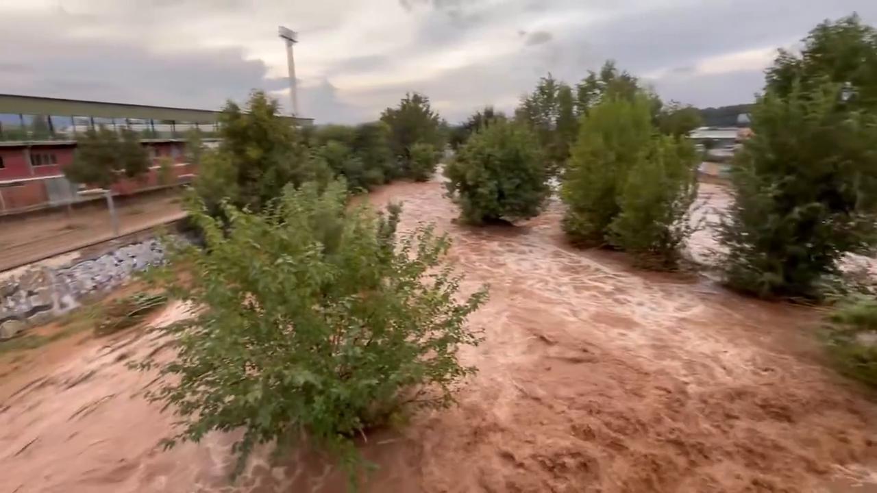 Video thumbnail for Spain: Torrential Rain Causes Flooding in Catalonia, Leaving Two Dead 4.